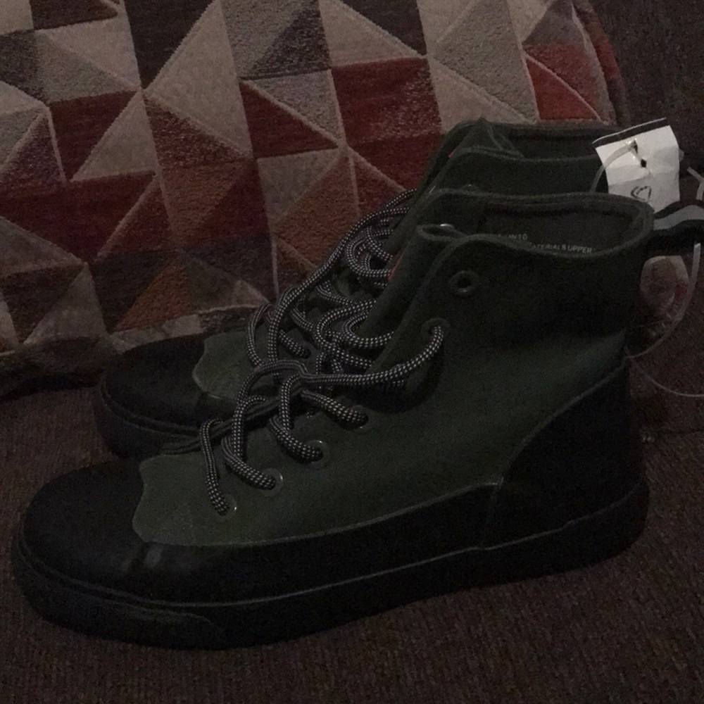 NEW WITH TAGS!! Rain ankle boots by Hunter.